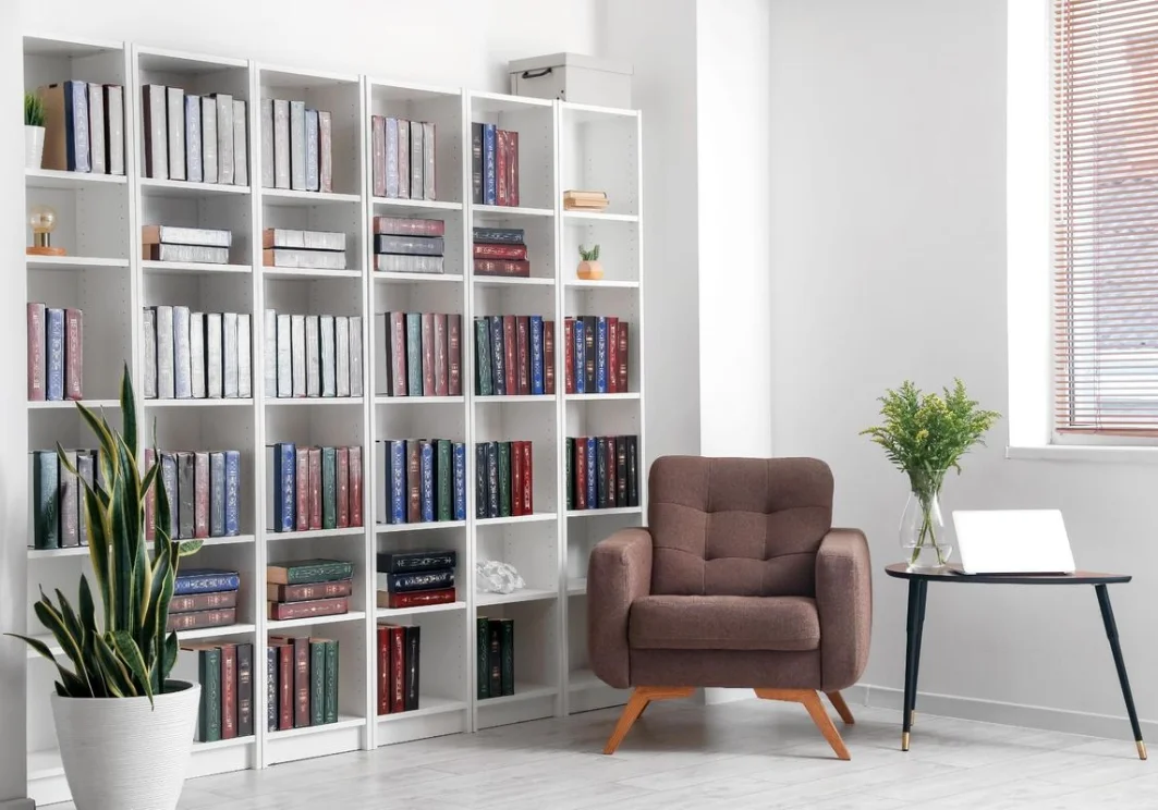 Tree-style bookshelf with modern design