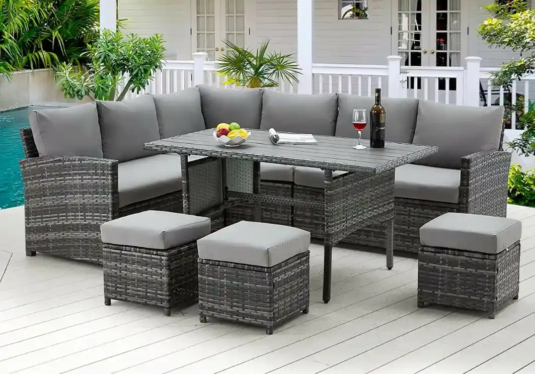 Outdoor furniture shop in Dubai garden